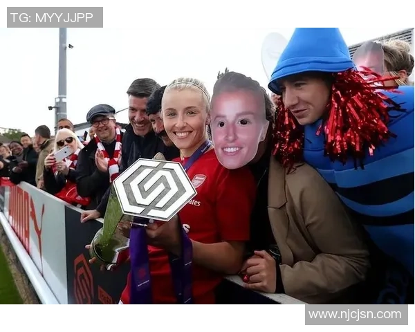 英格兰足球明星勇敢出柜引发社会关注与支持的热潮